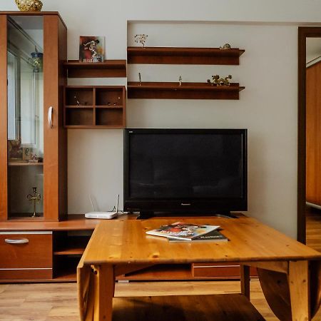 Old Town Historic Apartment With Backyard Mini Park Bucureşti Ngoại thất bức ảnh