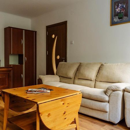 Old Town Historic Apartment With Backyard Mini Park Bucureşti Ngoại thất bức ảnh