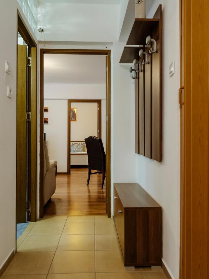 Old Town Historic Apartment With Backyard Mini Park Bucureşti Ngoại thất bức ảnh