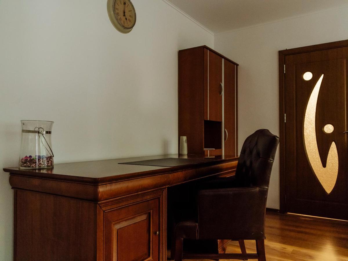 Old Town Historic Apartment With Backyard Mini Park Bucureşti Ngoại thất bức ảnh