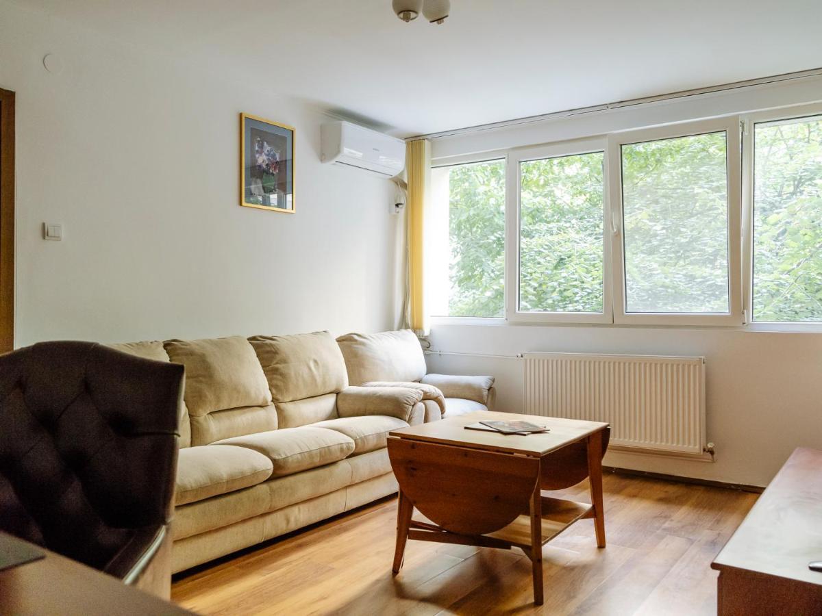Old Town Historic Apartment With Backyard Mini Park Bucureşti Ngoại thất bức ảnh
