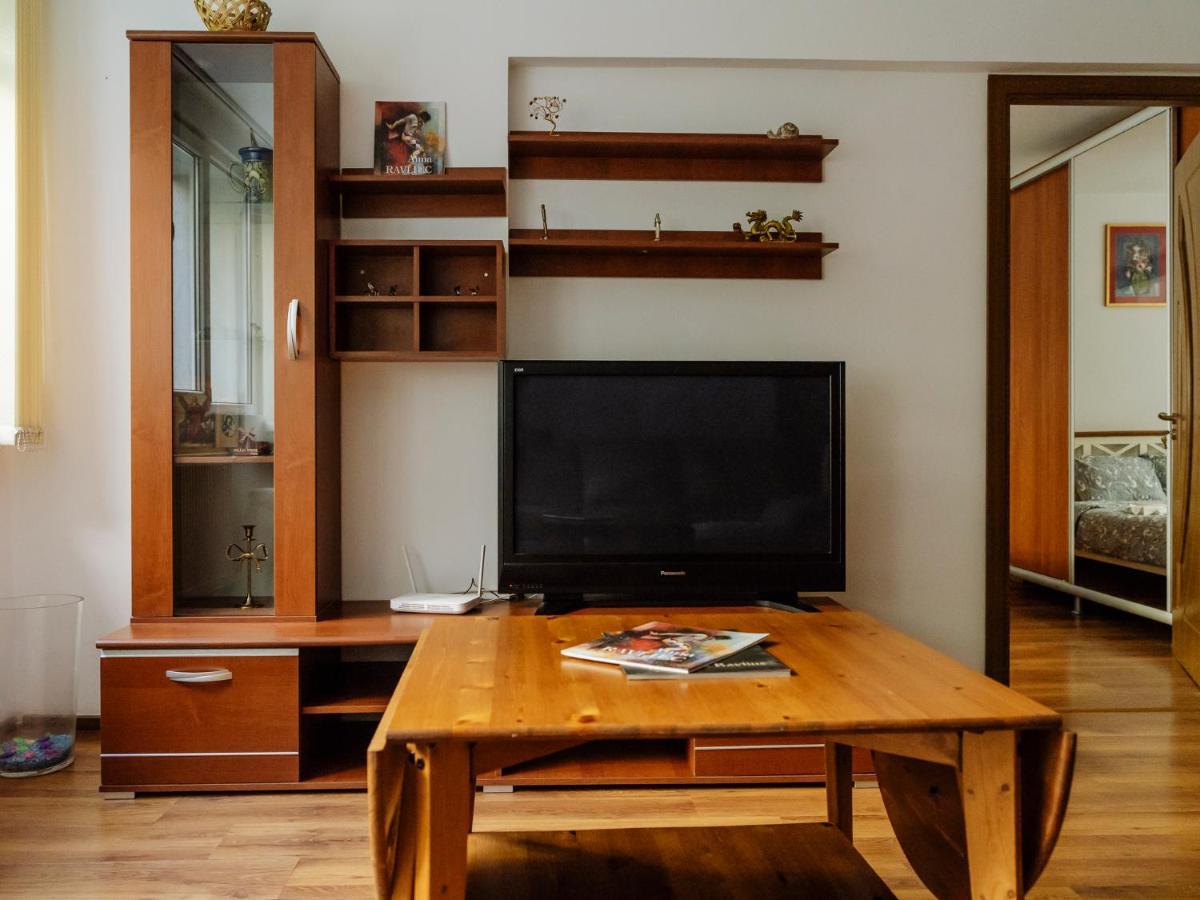 Old Town Historic Apartment With Backyard Mini Park Bucureşti Ngoại thất bức ảnh