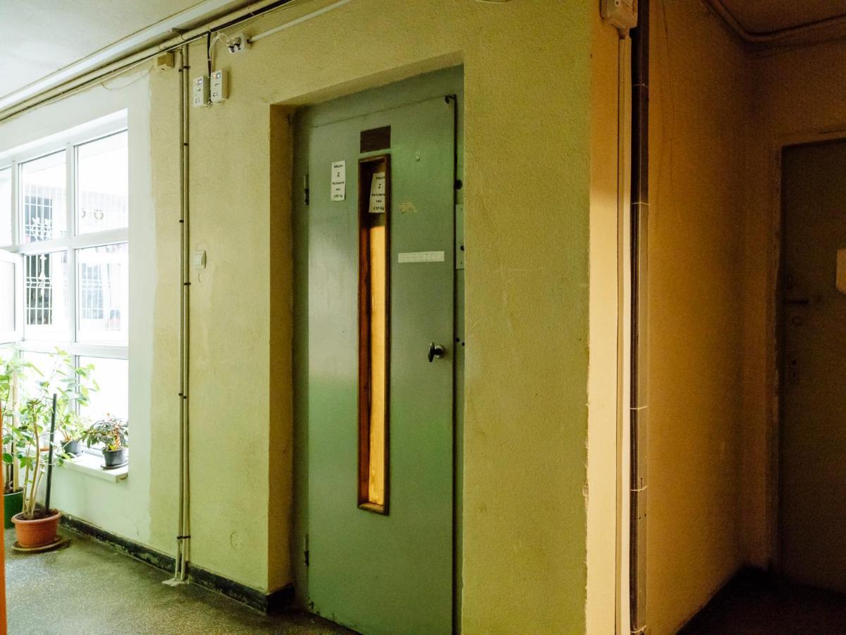 Old Town Historic Apartment With Backyard Mini Park Bucureşti Ngoại thất bức ảnh