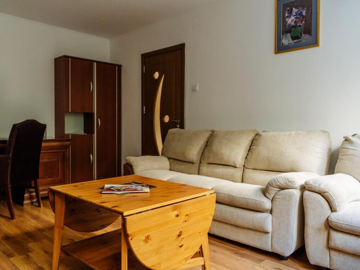 Old Town Historic Apartment With Backyard Mini Park Bucureşti Ngoại thất bức ảnh