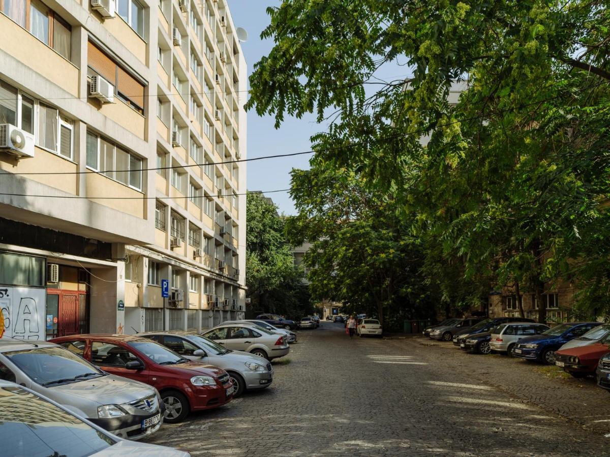 Old Town Historic Apartment With Backyard Mini Park Bucureşti Ngoại thất bức ảnh